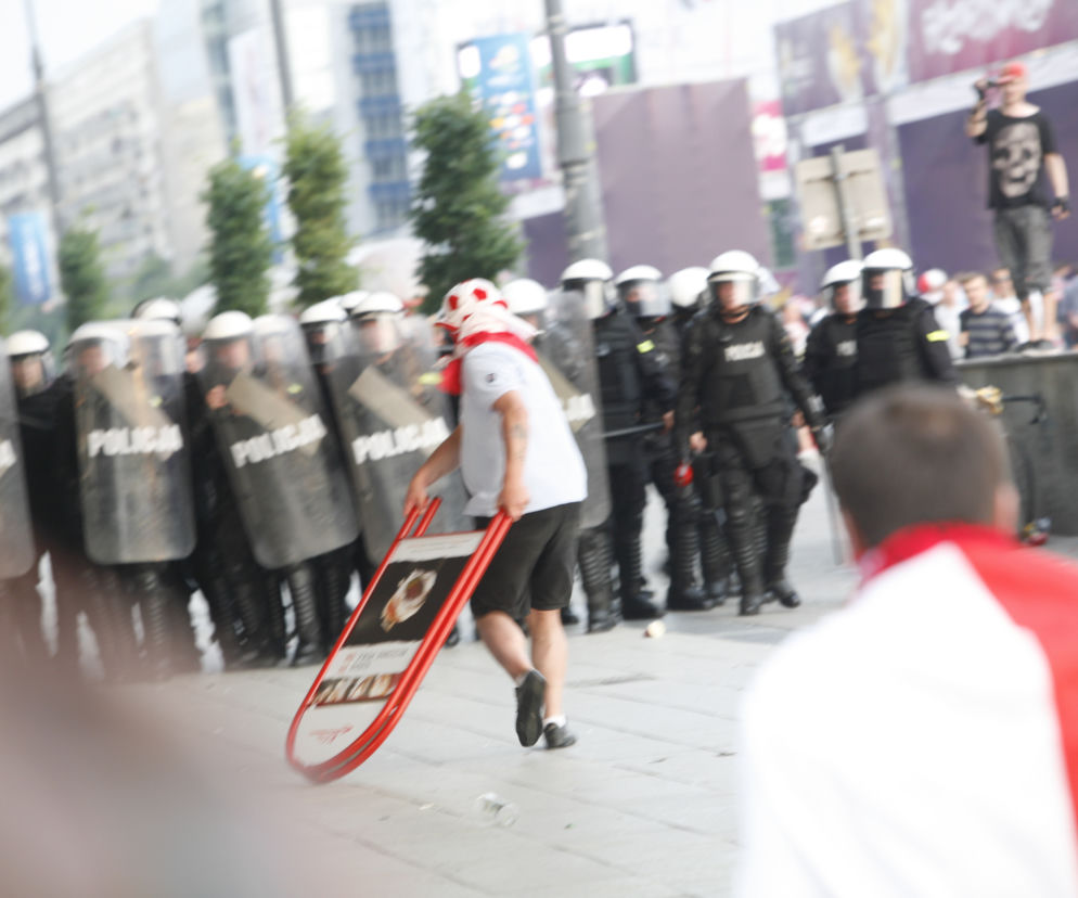 ZAMIESZKI KIBICÓW: strefa kibica w WARSZAWIE przed meczem POLSKA-ROSJA - ZDJĘCIA