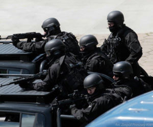 Samolot z terrorystami na pokładzie nad Małopolską: Zobacz zdjęcia z ćwiczeń służb [GALERIA]