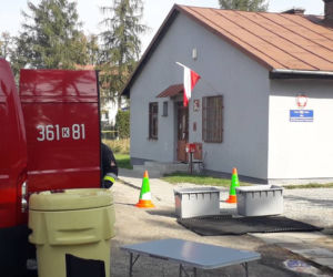 Małopolska: Ewakuacja poczty w Tarnowcu. Znaleziono koperty z nieznaną substancją