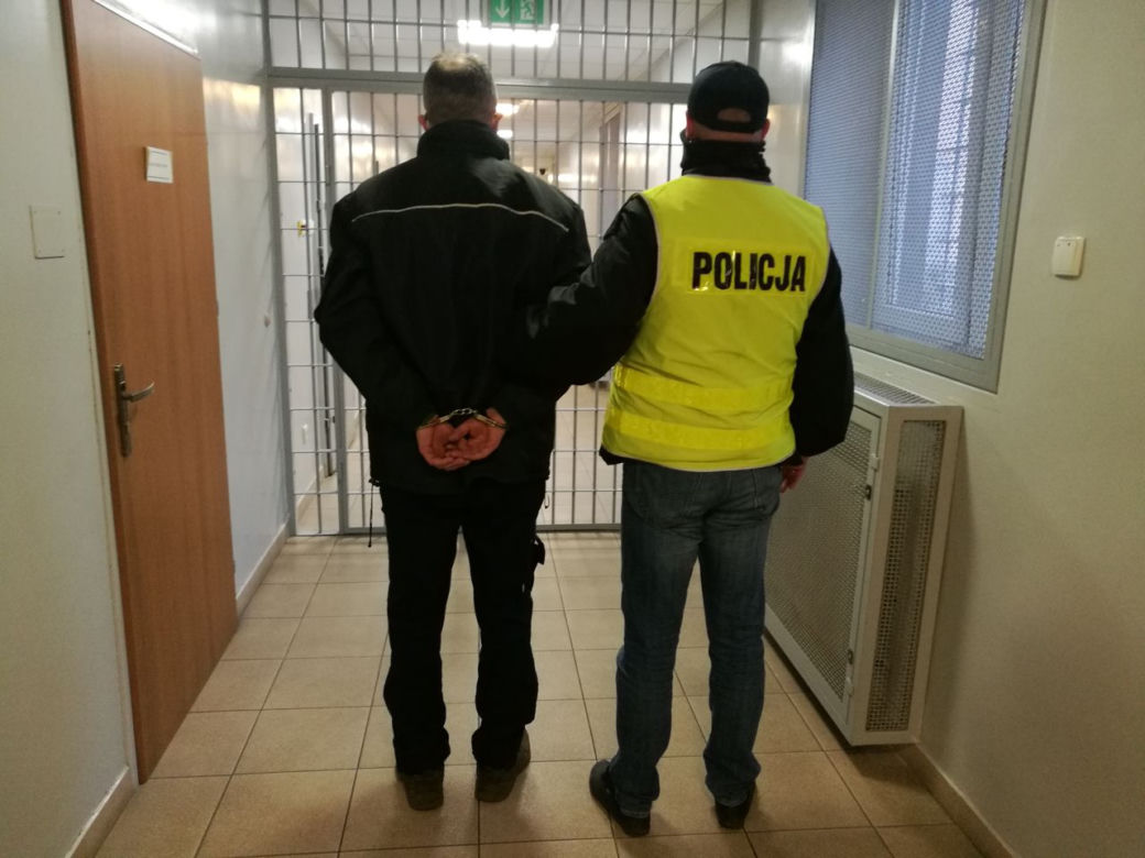 Sieradz: Chcieli wyrzucić w lesie KILKANAŚCIE ton ŚMIECI! 