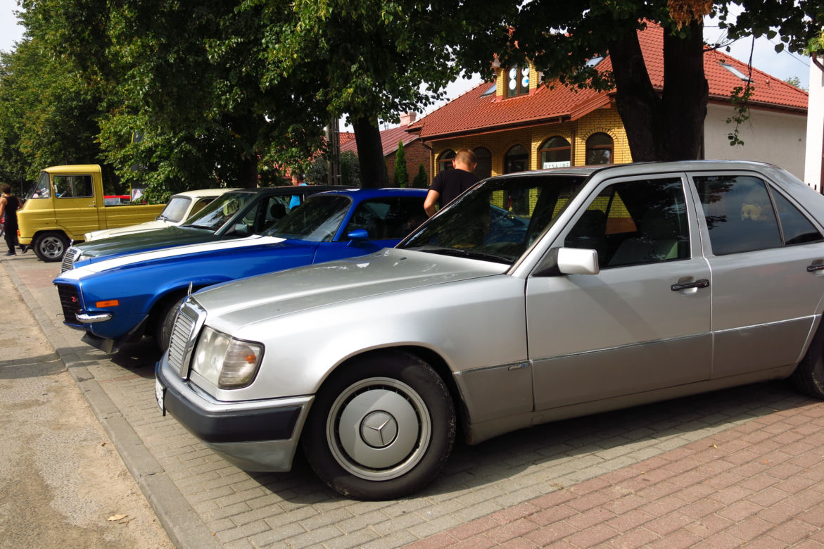 Zlot zabytkowych samochodów