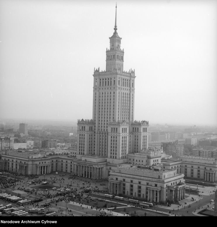 QUIZ PRL. Pałac Kultury i Nauki w Warszawie. Zmierz się z historią dziarskiego 70-latka? 