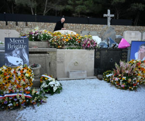 Pogrzeb Brigitte Bardot. Ikona kina spoczęła w nietypowej trumnie [Galeria]