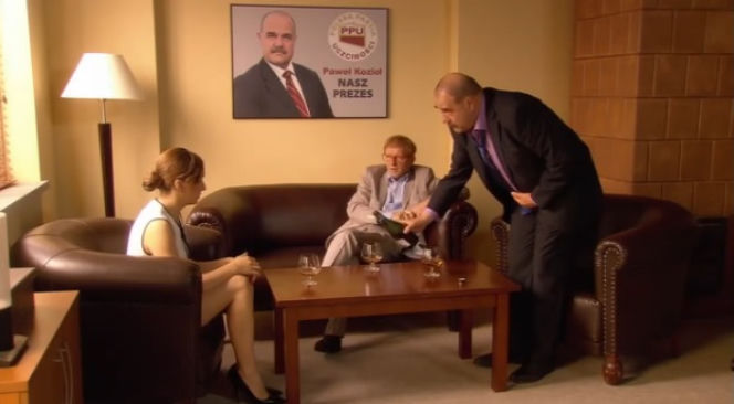 Ranczo 9 sezon odc. 116. Czerepach (Artur Barciś), senator Kozioł (Cezary Żak), Ola (Lidia Sadowa)