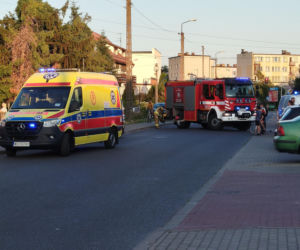 Dziecko wypadło z pierwszego piętra szeregowca przy ul. Chełmońskiego w Siedlcach