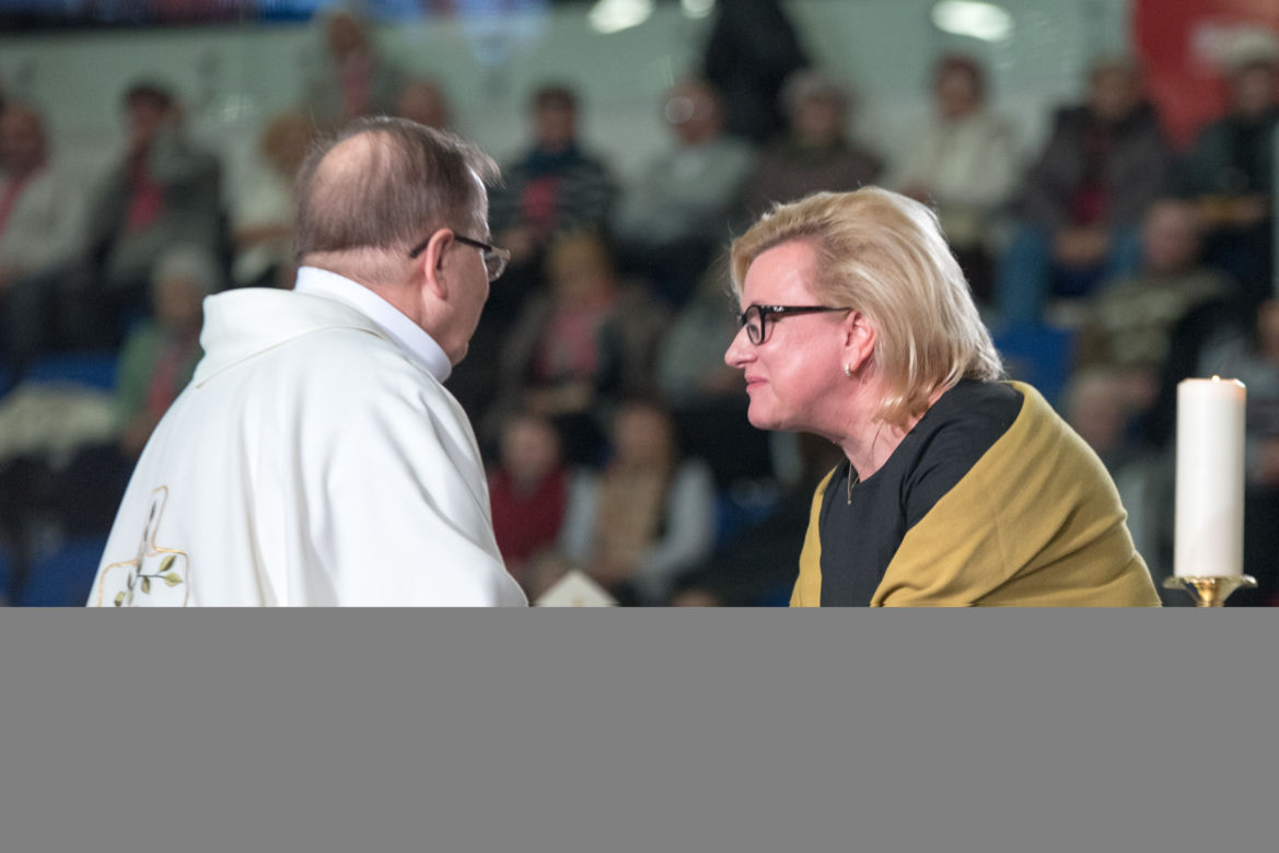 Rząd tańczy i śpiewa na urodzinach Radia Maryja