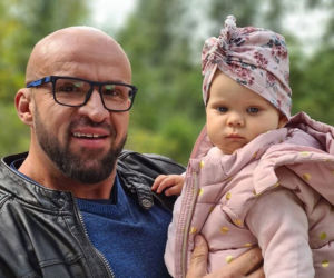 M jak miłość. Andrzejek (Tomasz Oświeciński), jego córka Kalinka