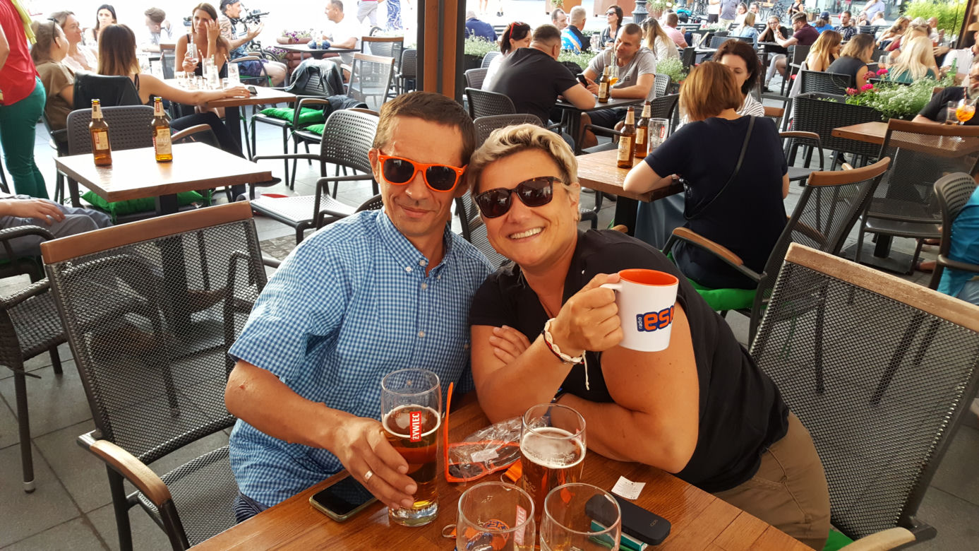 Ekipa Eska Summer City w bydgoskim pubie TRAVA