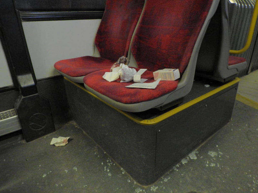 Koszmarny wypadek na Mokotowie. Autobus musiał gwałtownie hamować, pasażer trafił do szpitala