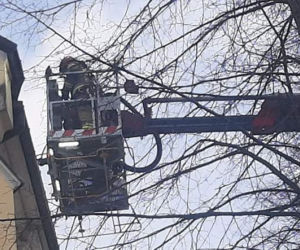Wichury w Małopolsce. Uszkodzony dach kościoła. Kilkaset interwencji strażaków