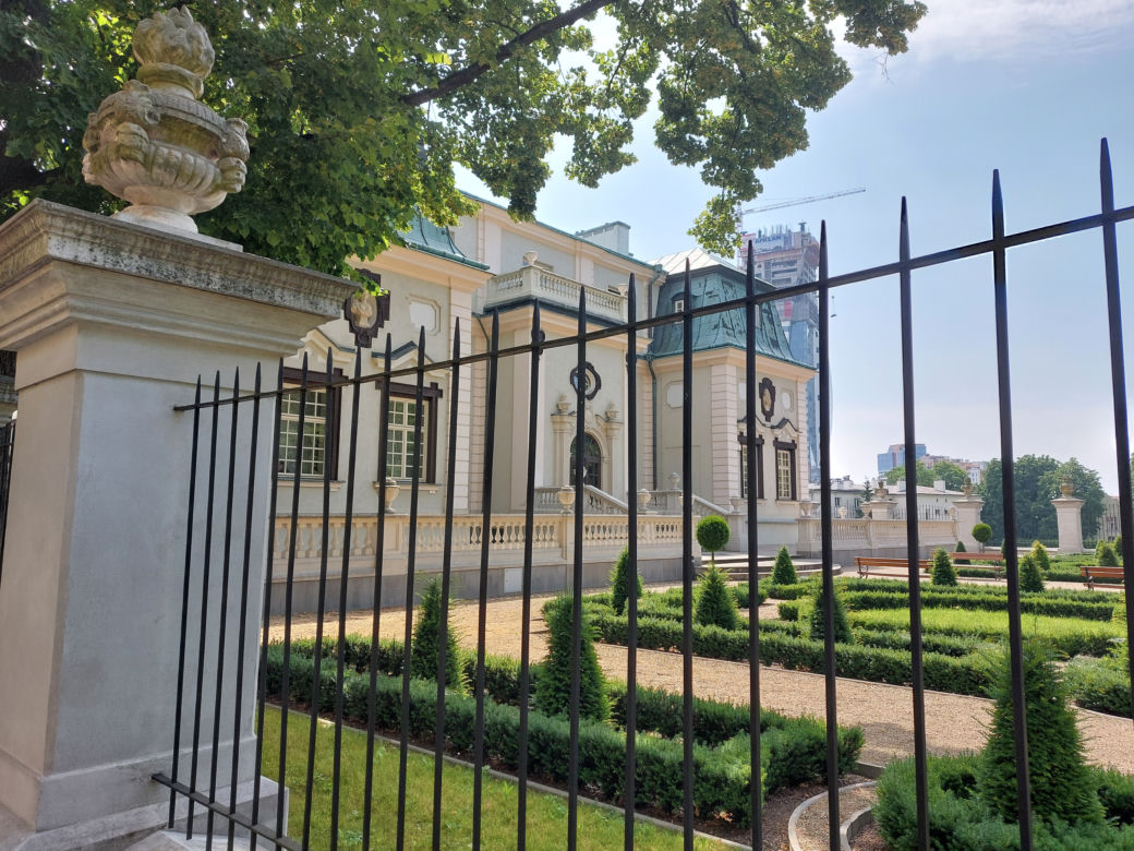  Willa z niezwykłą historią straszy w centrum miasta [GALERIA]