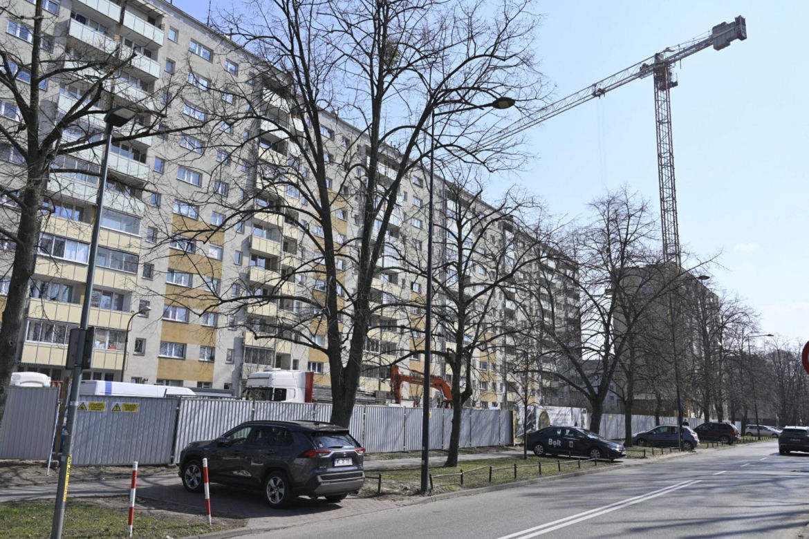 Deweloper buduje apartamentowiec tuż pod ich oknami. „Ten blok zasłoni nam świat”