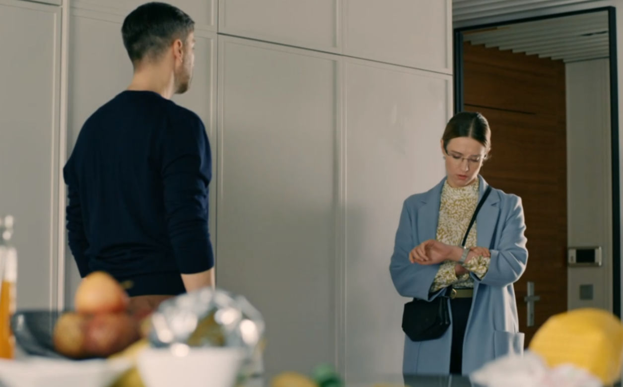 BrzydUla 2, odcinek 152, Ula (Julia Kamińska), Marek (Filip Bobek)