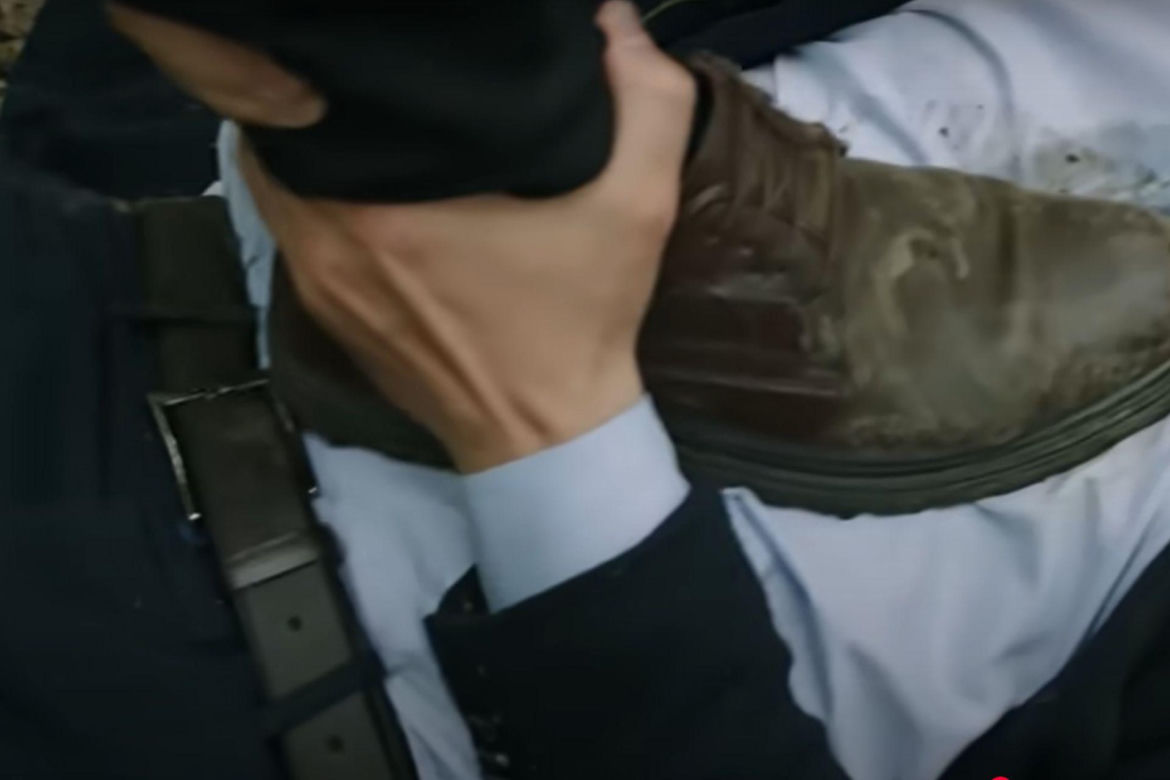 Bulent będzie próbował zwiać, ale Halil go zatrzyma 