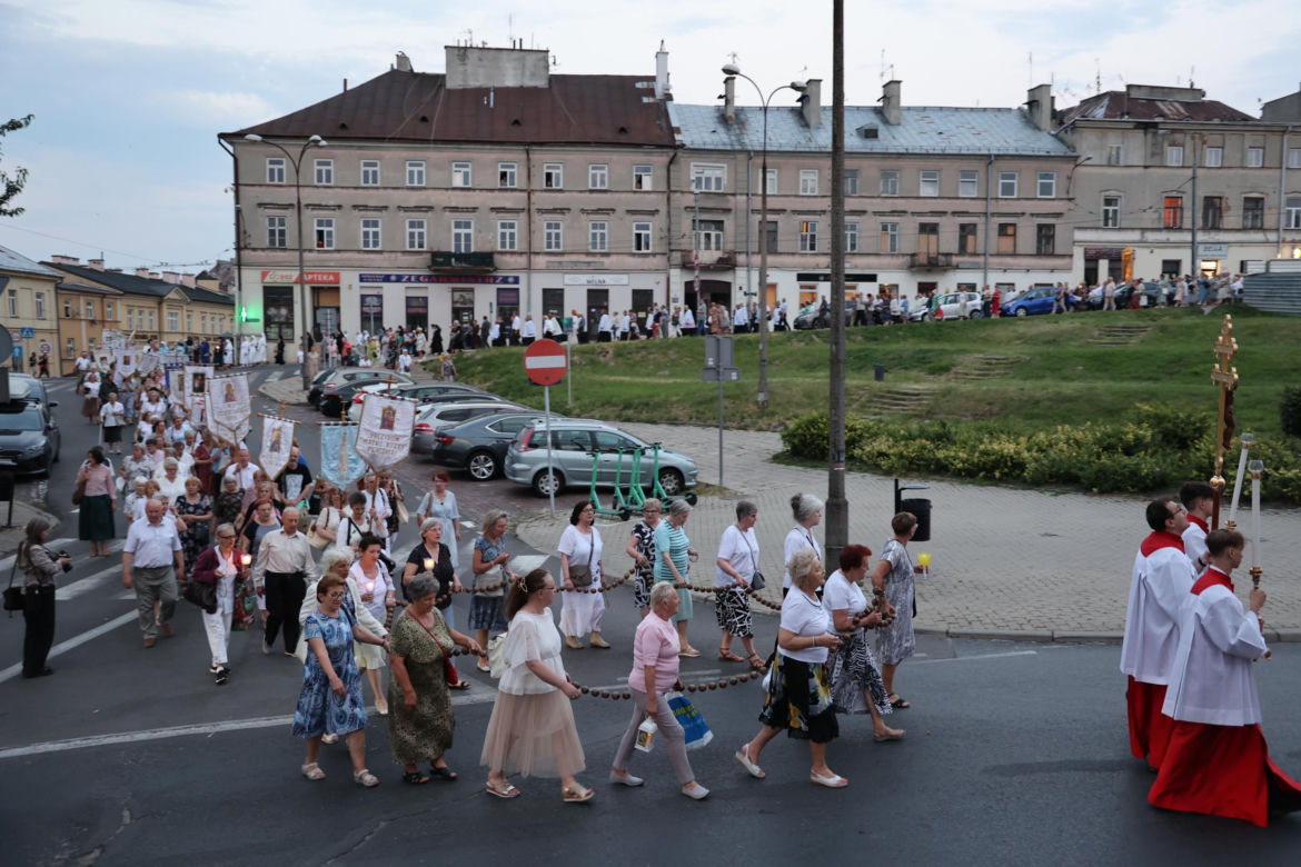 76. rocznica Cudu Lubelskiego. Procesja różańcowa w centrum Lublina
