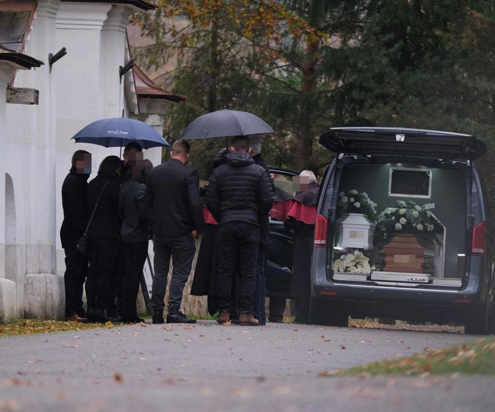 Ciężarna Gosia i 3-letnia Laura zginęły w wypadku. Trwa pogrzeb