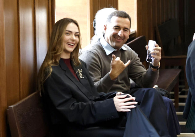 Marcela Leszczak rozwodzi się z obrączką na palcu. Z Miśkiem Koterskim przyszli do sądu uśmiechnięci