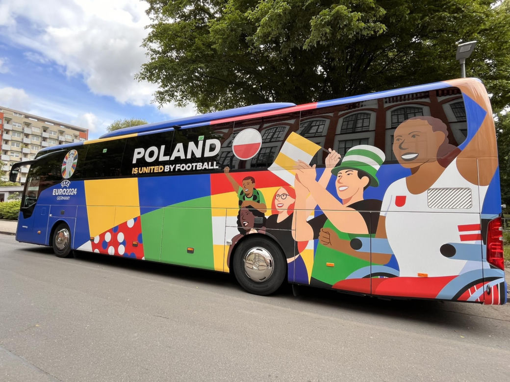 Tym autobusem będą jeździć na mecze piłkarze z Polski