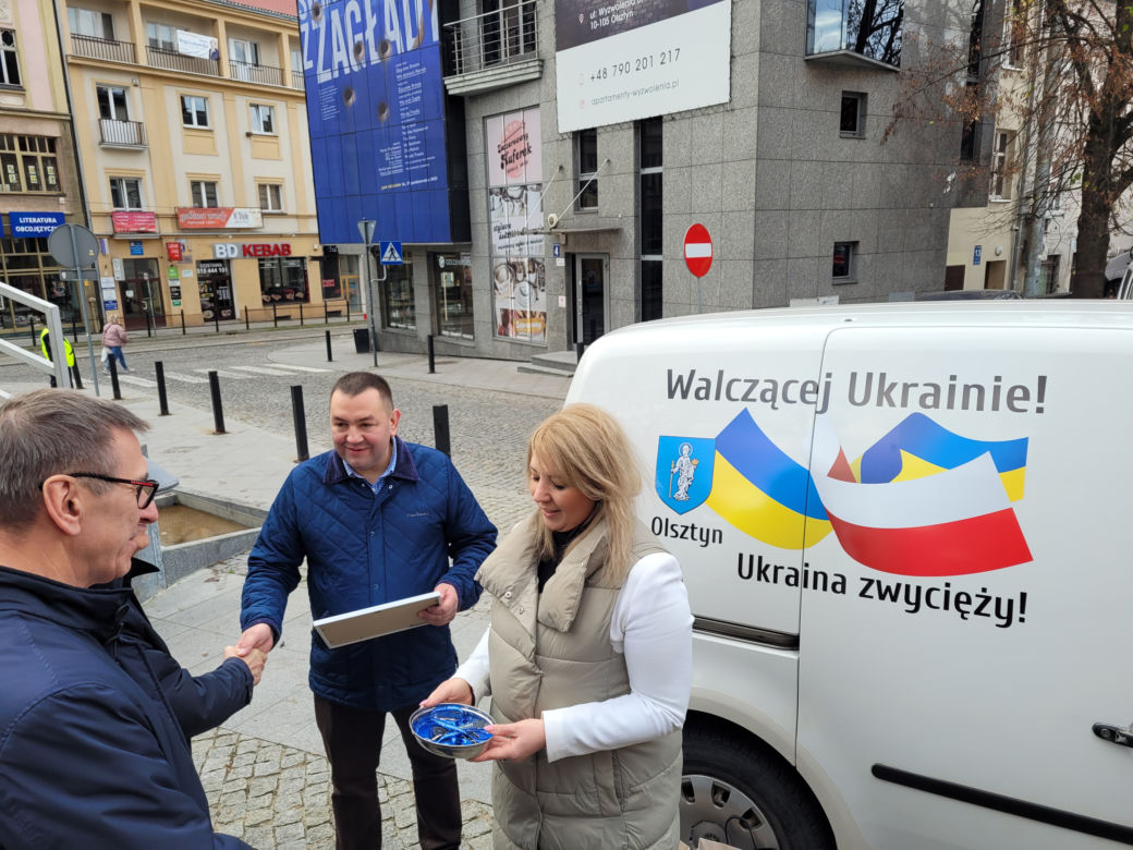 Przekazanie samochodu dla potrzebujących z Ukrainy