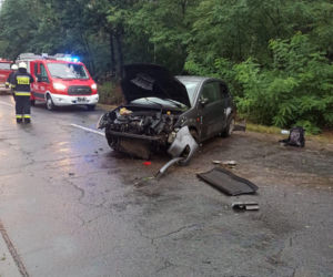 Samochód zrobił na drodze PIRUET! Wszystko przez zbyt szybką jazdę [ZDJĘCIA]