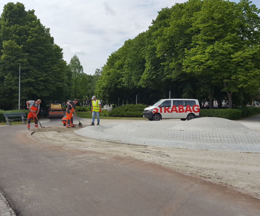 Wersja ostateczna? Wycięli kawałek asfaltu na ścieżce w Parku Jonstona 