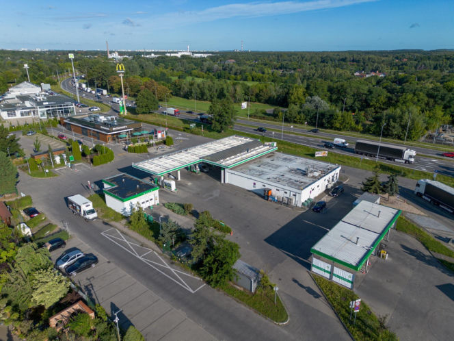 Podłożył ładunek w baku paliwa swojego auta