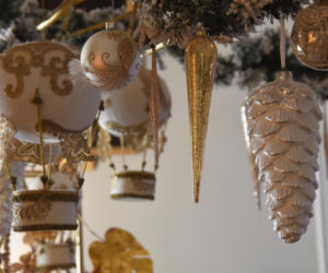 Kulisy tworzenia bombek choinkowych - rzemiosło, które zachwyca