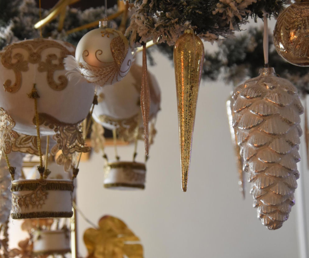 Kulisy tworzenia bombek choinkowych - rzemiosło, które zachwyca