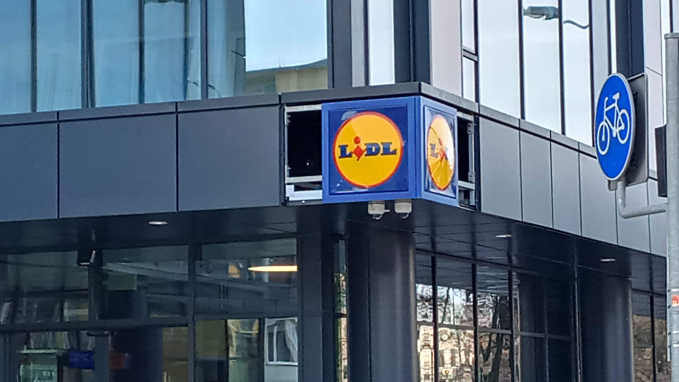 Szyld sklepu Lidl w szczecińskim "Posejdonie" budzi wiele kontrowersji