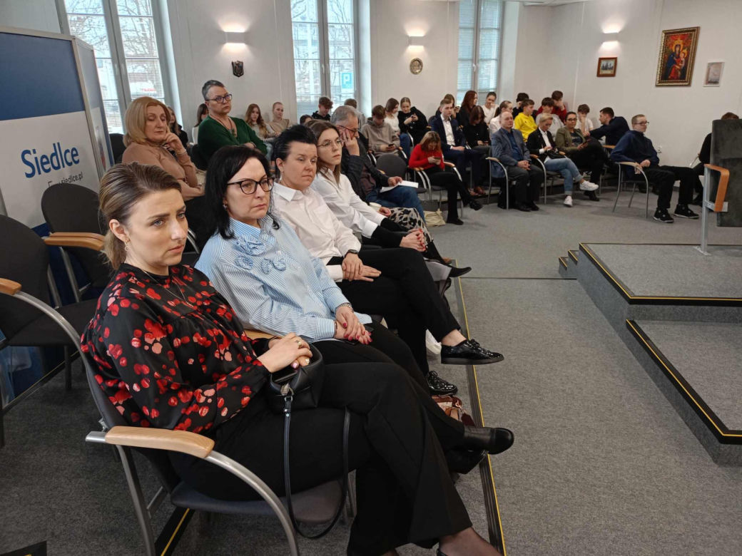 Debata młodzieży odbyła się w ramach kampanii profilaktycznej „Widzę – Rozmawiam – Reaguję”