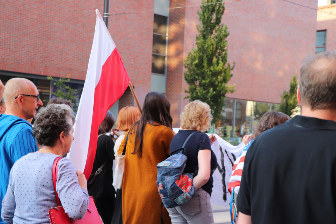 Torunianie protestują przeciwko przegłosowaniu Lex TVN