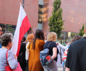 Torunianie protestują przeciwko przegłosowaniu Lex TVN