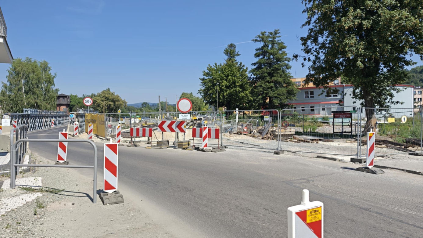 Stronie Śląskie niemal rok po powodzi. Jak wygląda dziś miejsce, gdzie pękła tama? 