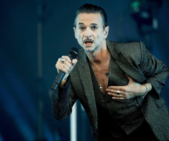 Tak zmieniał się Dave Gahan. Frontman Depeche Mode starzeje się jak wino i właśnie kończy 64 lata!