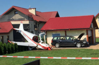 Samolot łupnął w Passata! Niebywałe zdarzenie w Krośnie!
