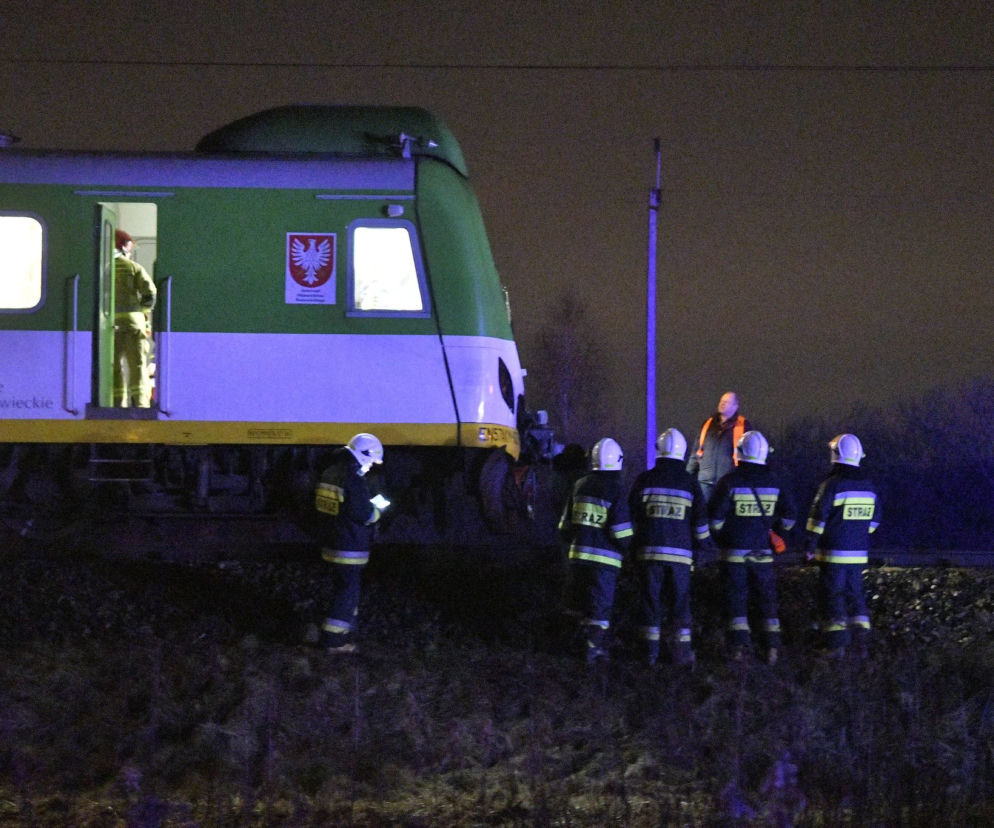 Dramatyczny wypadek w Wawrze. Pociąg potrącił człowieka, wstrzymano ruch na kolei
