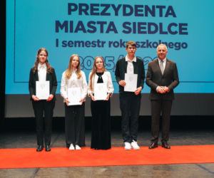 Najzdolniejsi uczniowie odebrali stypendia Prezydenta Miasta Siedlce
