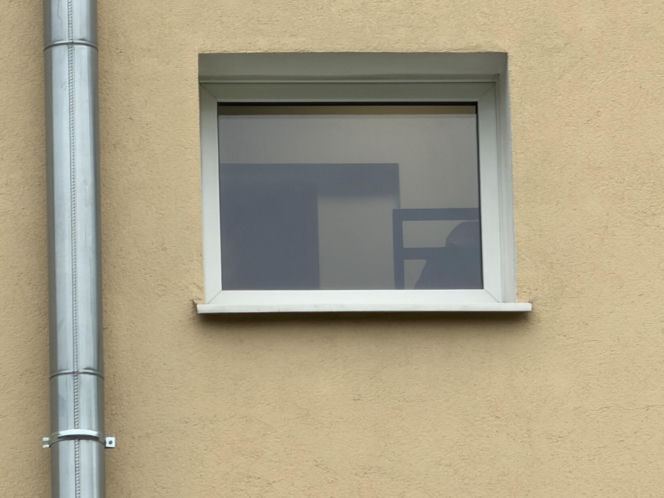 Zabarykadował się w łazience z nożem. Na warszawskiej Woli znaleziono ciało 67-letniej Ewy