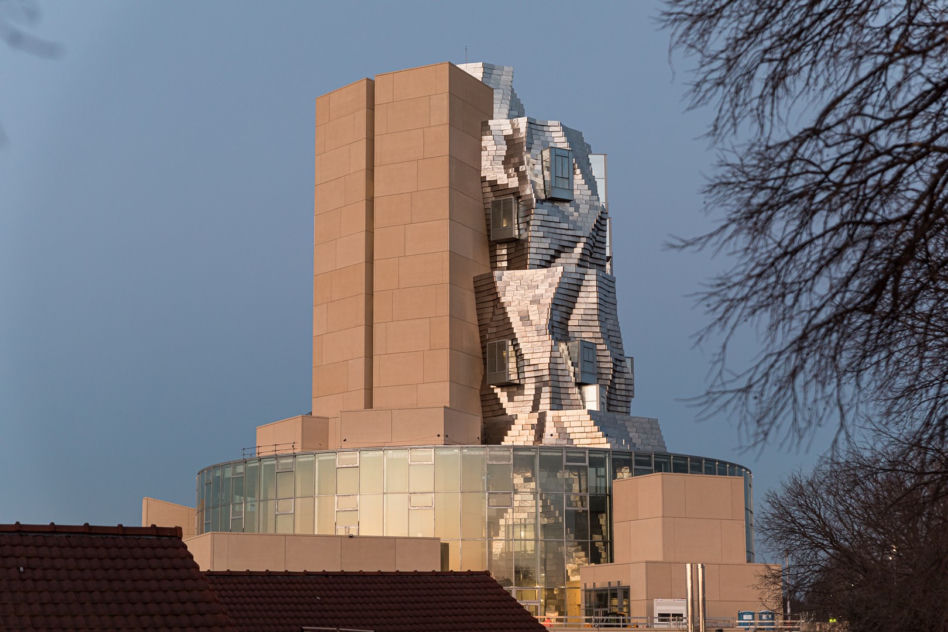 Luma Tower w Arles: nowa realizacja Franka Gehry'ego