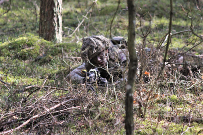 Brytyjscy żołnierze, ćwiczenia na poligonie