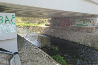 Nieznana substancja w rzece Kamiennej