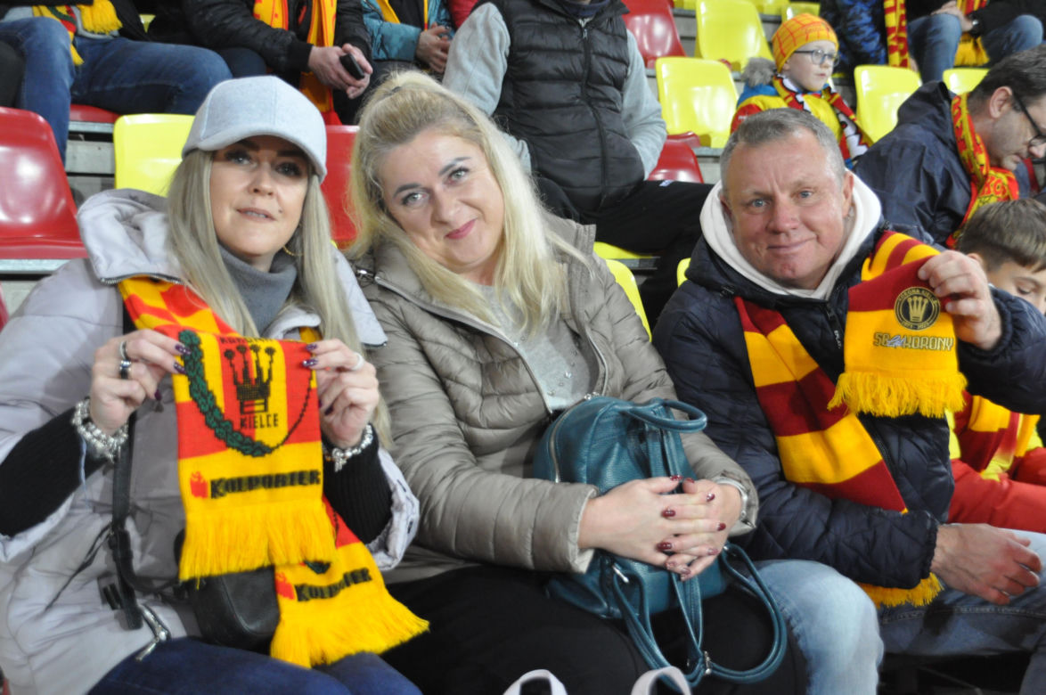 Żółto-czerwono na Suzuki Arenie! Zdjęcia kibiców na meczu Korona Kielce - Jagiellonia Białystok