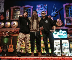 Założyli własny klub i pobili rekord świata w koncertowaniu. Over The Under wracają na trasę i zapowiadają nowy singiel