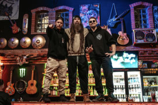 Założyli własny klub i pobili rekord świata w koncertowaniu. Over The Under wracają na trasę i zapowiadają nowy singiel