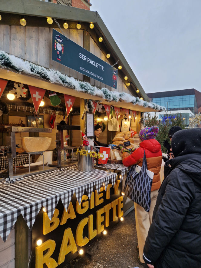 Gdański Jarmark Bożonarodzeniowy 2025: Ceny z kosmosu? Sandwich za 89 zł i grzaniec za...