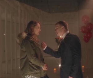 To nie koniec świata 2 sezon odcinek 18. Darek (Eryk Lubos), Ula (Magdalena Lamparska)