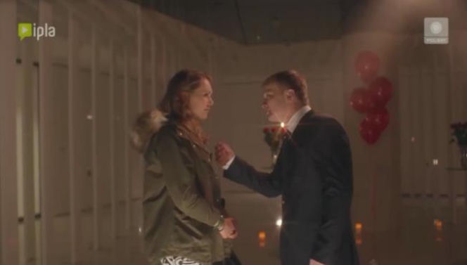 To nie koniec świata 2 sezon odcinek 18. Darek (Eryk Lubos), Ula (Magdalena Lamparska)