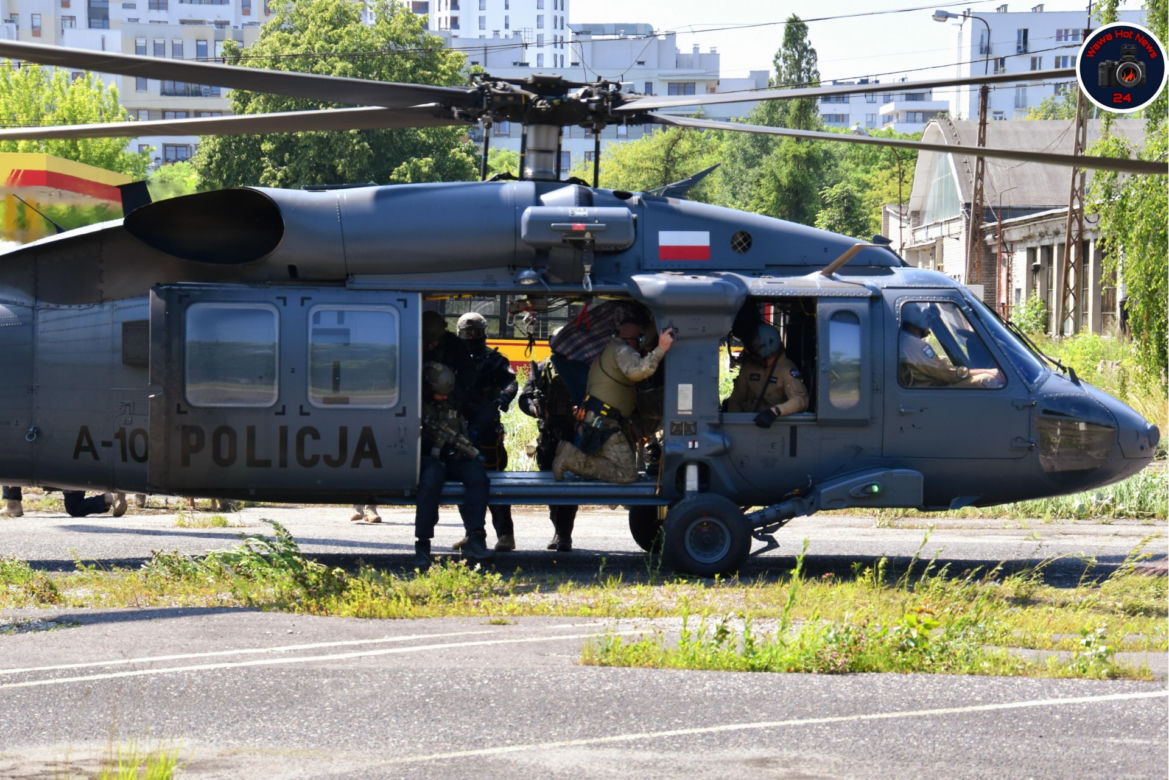 Black Hawk lądował w zajezdni na Woli 