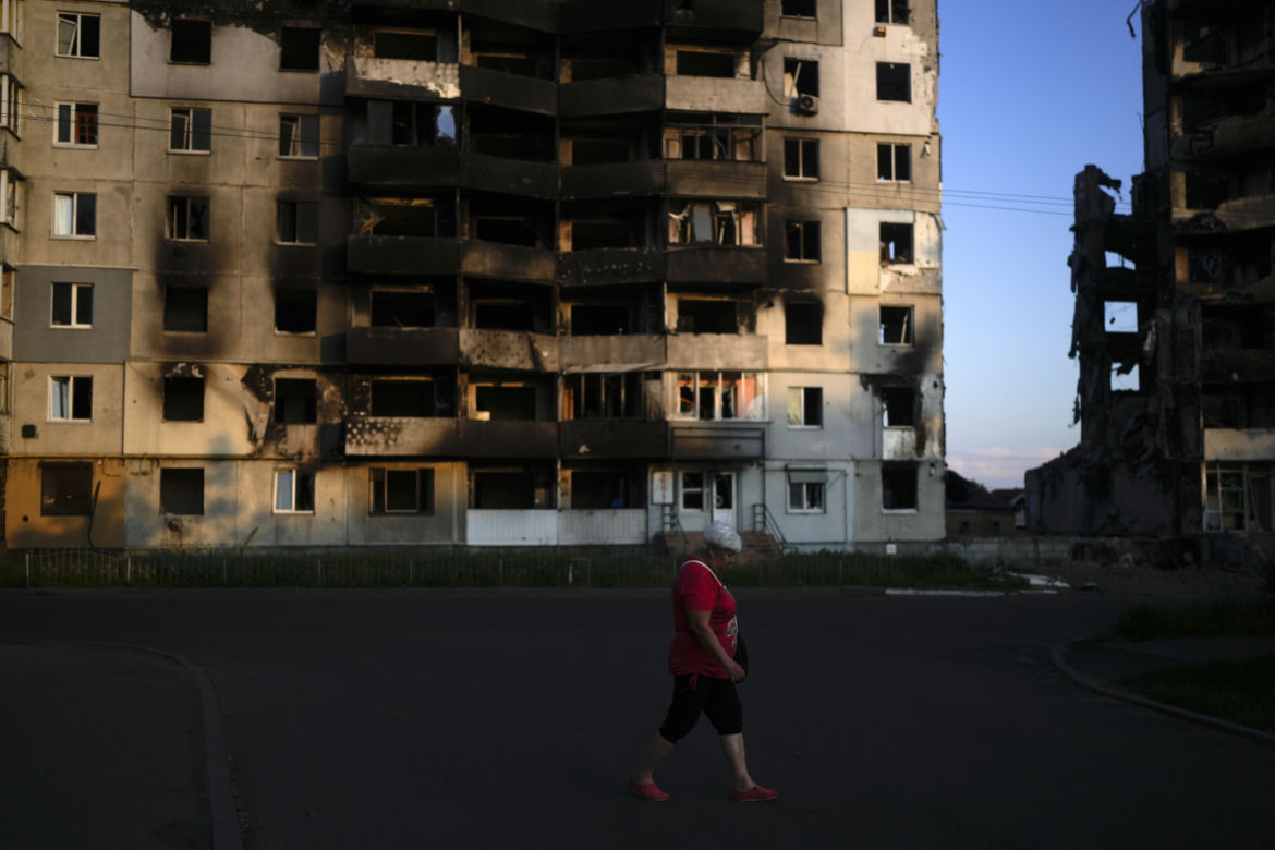 Ukraina zniszczona wojną. Rosjanie rekrutują na miejsce "złote rączki"