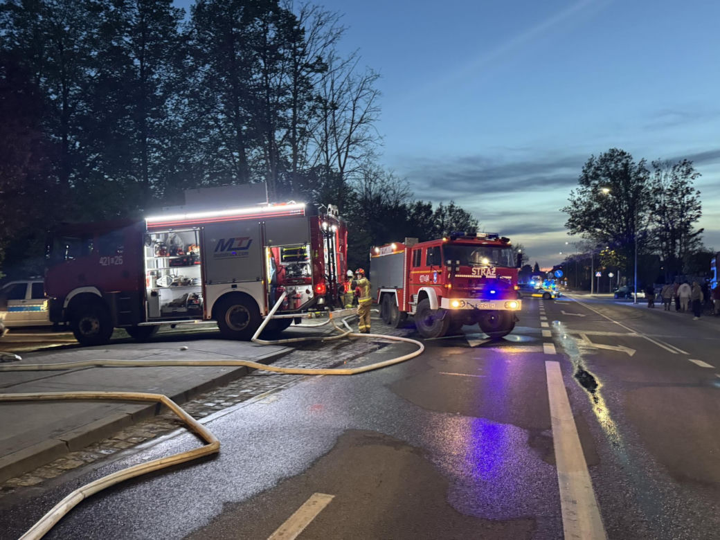 Pożar budynku socjalnego w Człuchowie. Ewakuacja mieszkańców
